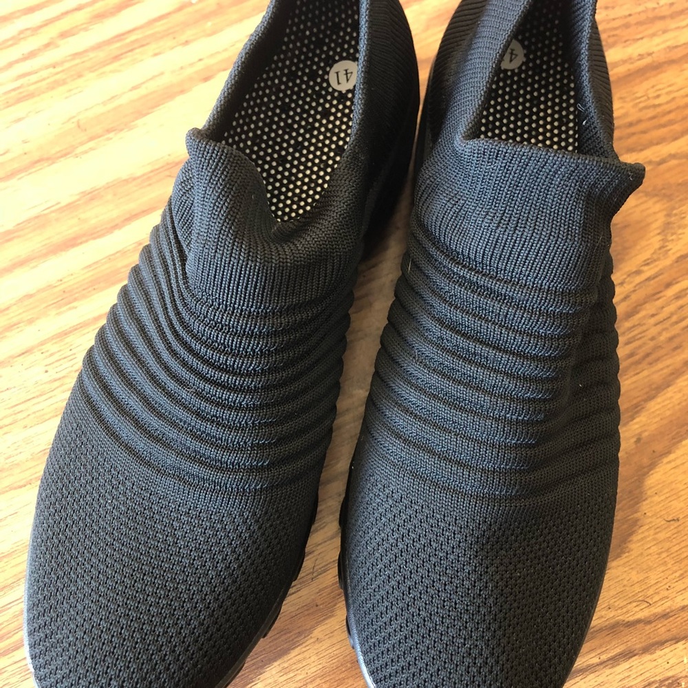 Women’s nwot breathable sneaker/shoe